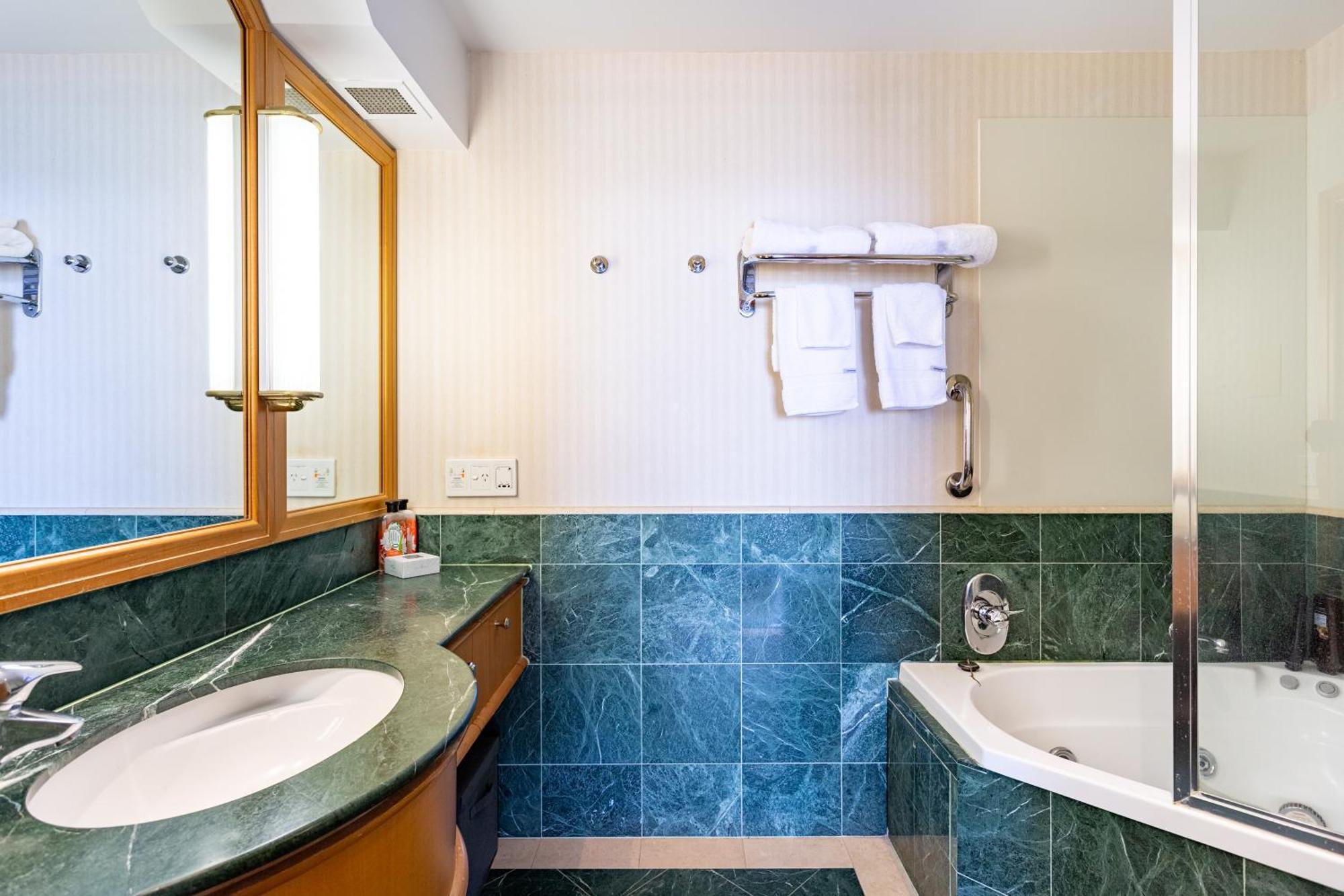 Luxury Privately Owned Ocean View Studio Apartments At O4Ks Gold Tower Gold Coast Bagian luar foto